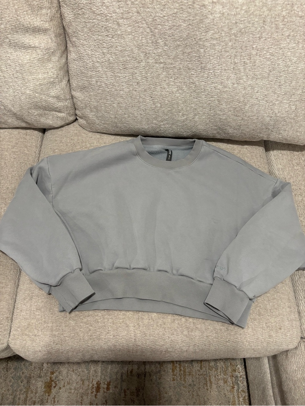 Vuori Women's Blue Gray Cropped Crewneck Sweatshirt